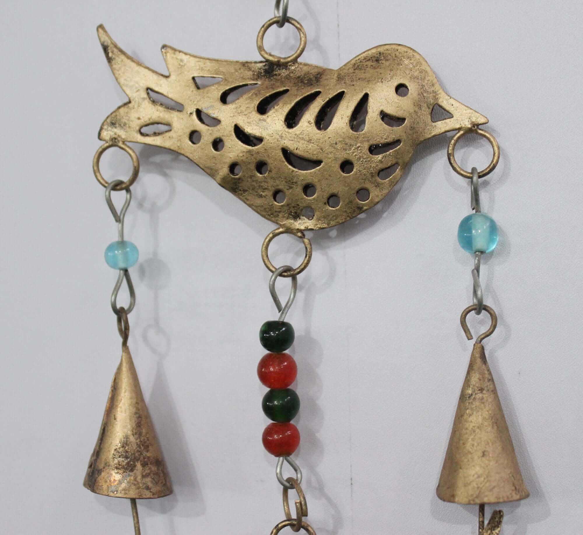 Enhance your space with this 48 cm metal birds chime, complete with beads and bells. Perfect for a stylish boho touch!