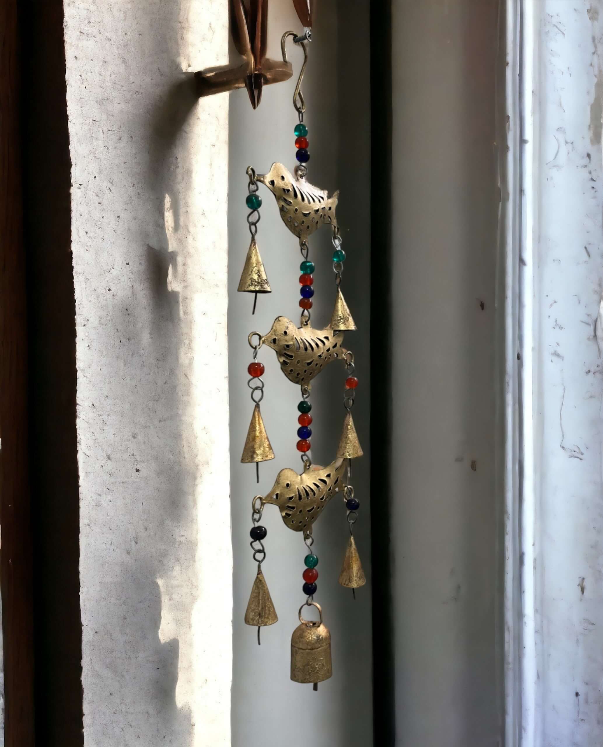 Enhance your space with this 48 cm metal birds chime, complete with beads and bells. Perfect for a stylish boho touch!