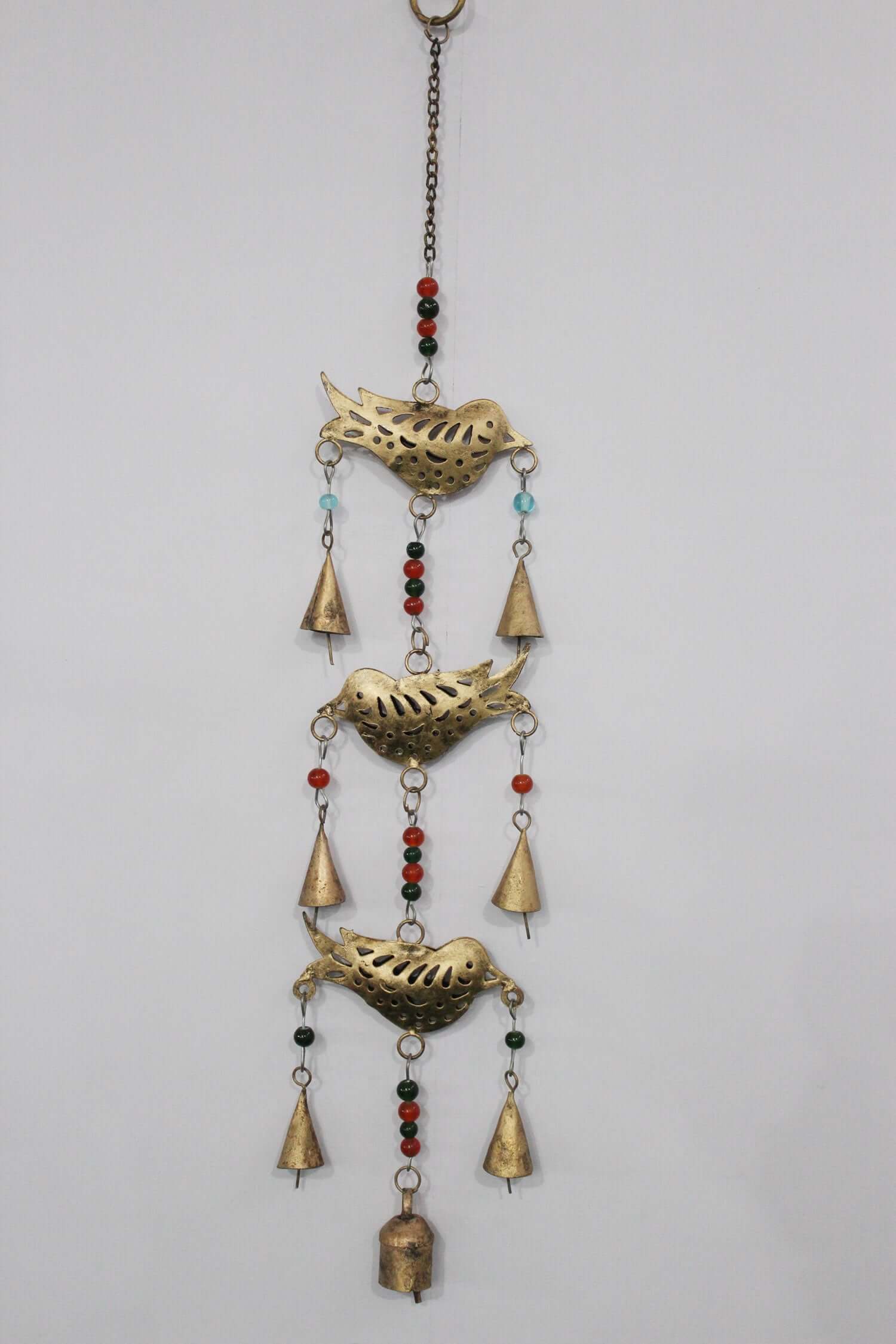 Enhance your space with this 48 cm metal birds chime, complete with beads and bells. Perfect for a stylish boho touch!