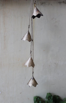 Shabby Chic Vintage Flower Bells Hanging Chimes with Rope Tranquil Wind Chimes for Garden Outdoor and Patio Bohemian Style Home Decor Ornaments