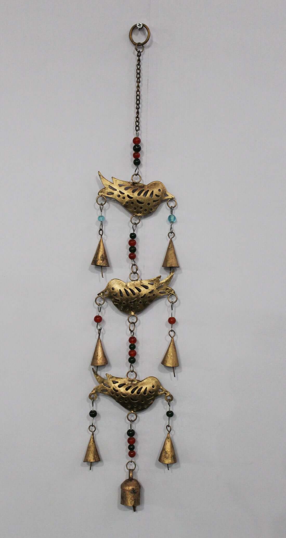 Enhance your space with this 48 cm metal birds chime, complete with beads and bells. Perfect for a stylish boho touch!