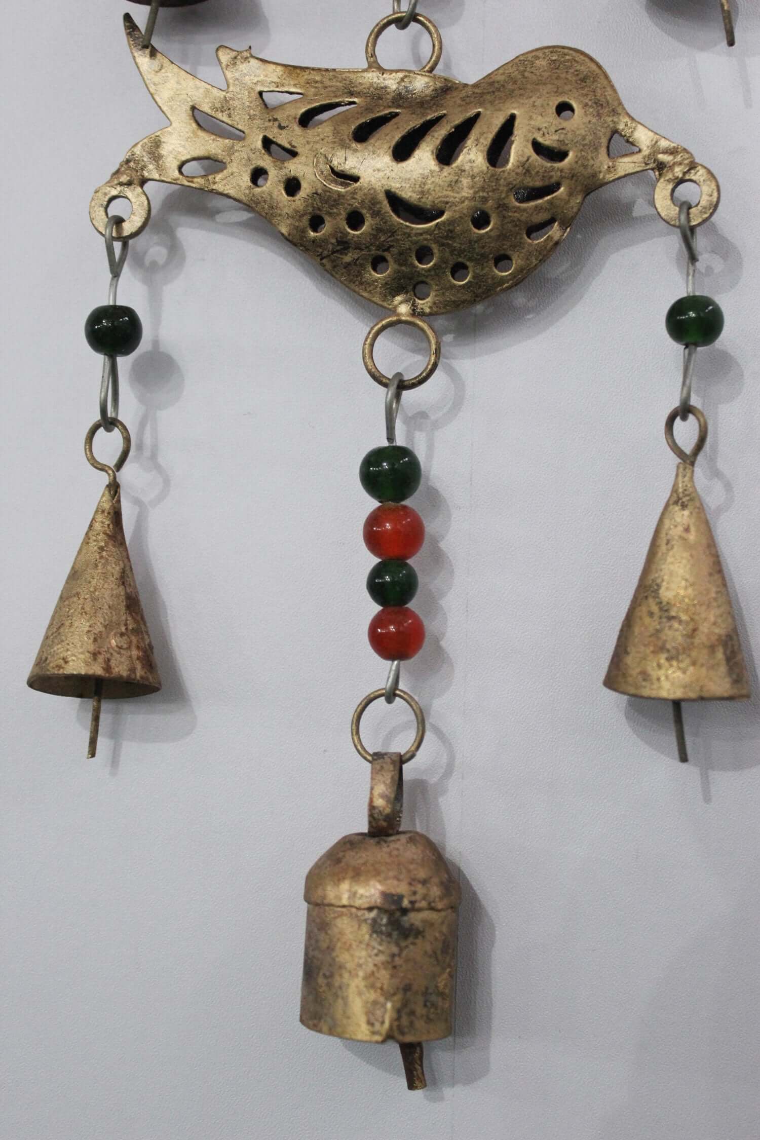 Enhance your space with this 48 cm metal birds chime, complete with beads and bells. Perfect for a stylish boho touch!
