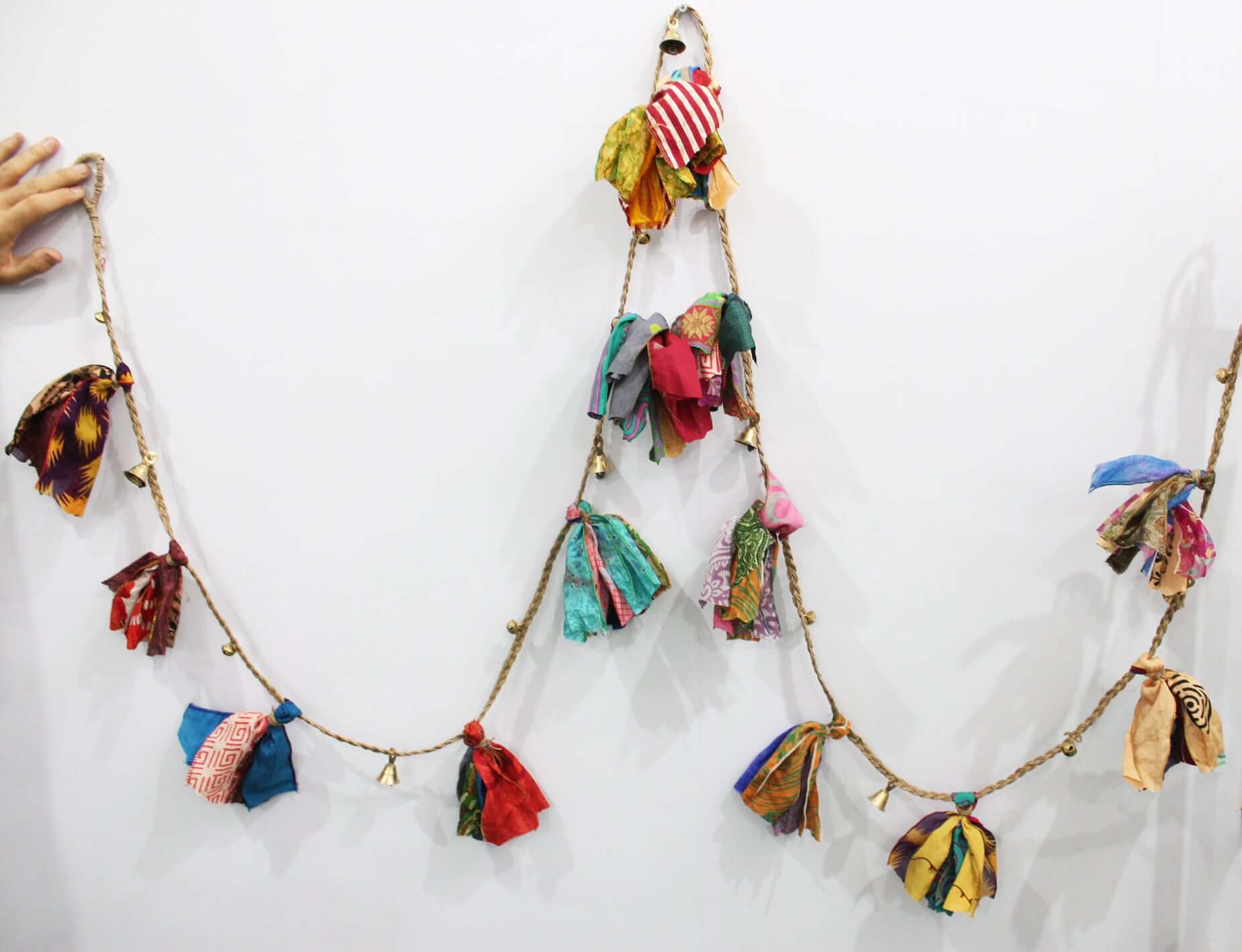 Decorate your space with our 3m handmade garland, featuring eco-friendly materials and vibrant beads for the perfect Bohemian holiday touch.