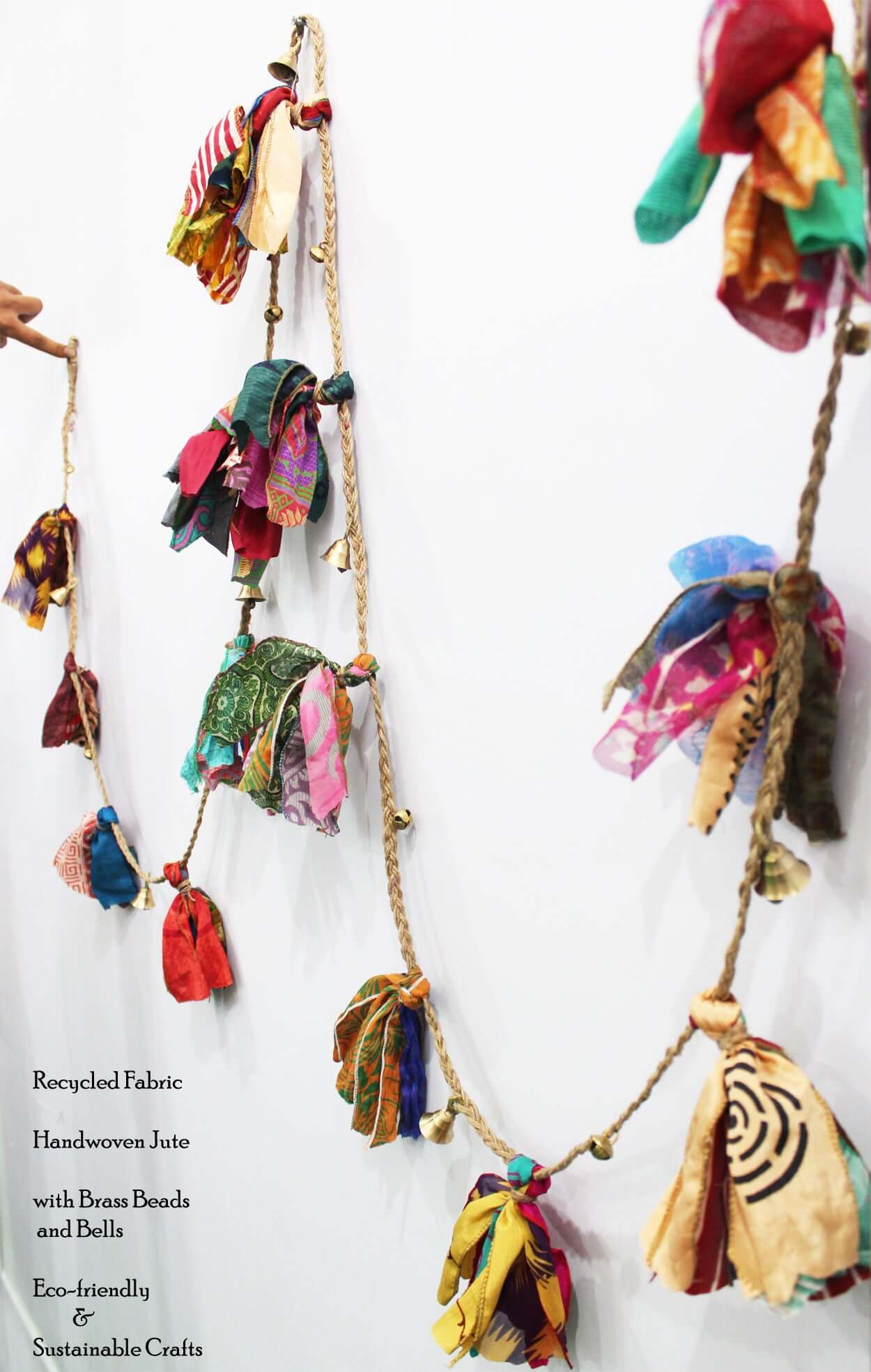 Decorate your space with our 3m handmade garland, featuring eco-friendly materials and vibrant beads for the perfect Bohemian holiday touch.