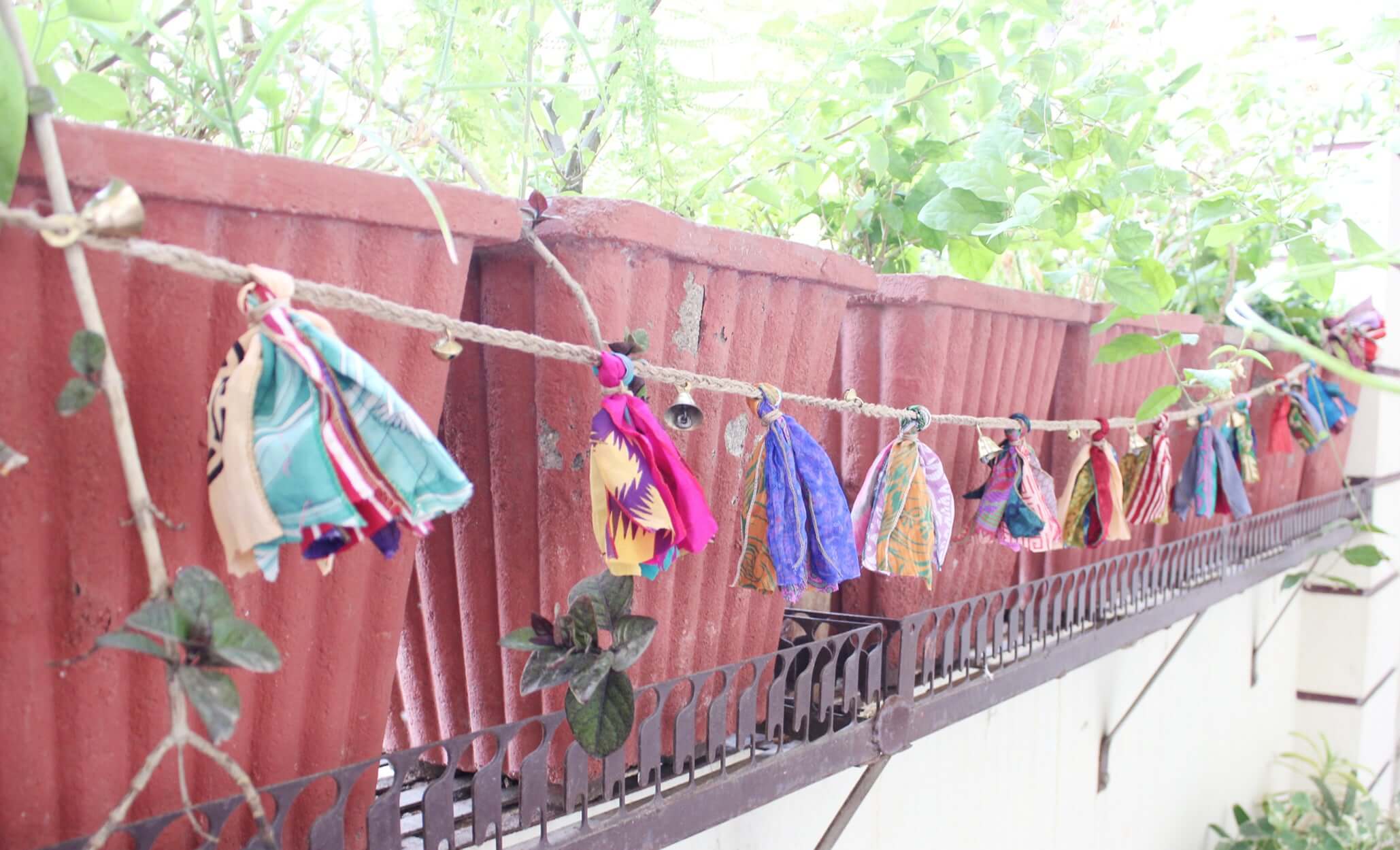 Decorate your space with our 3m handmade garland, featuring eco-friendly materials and vibrant beads for the perfect Bohemian holiday touch.