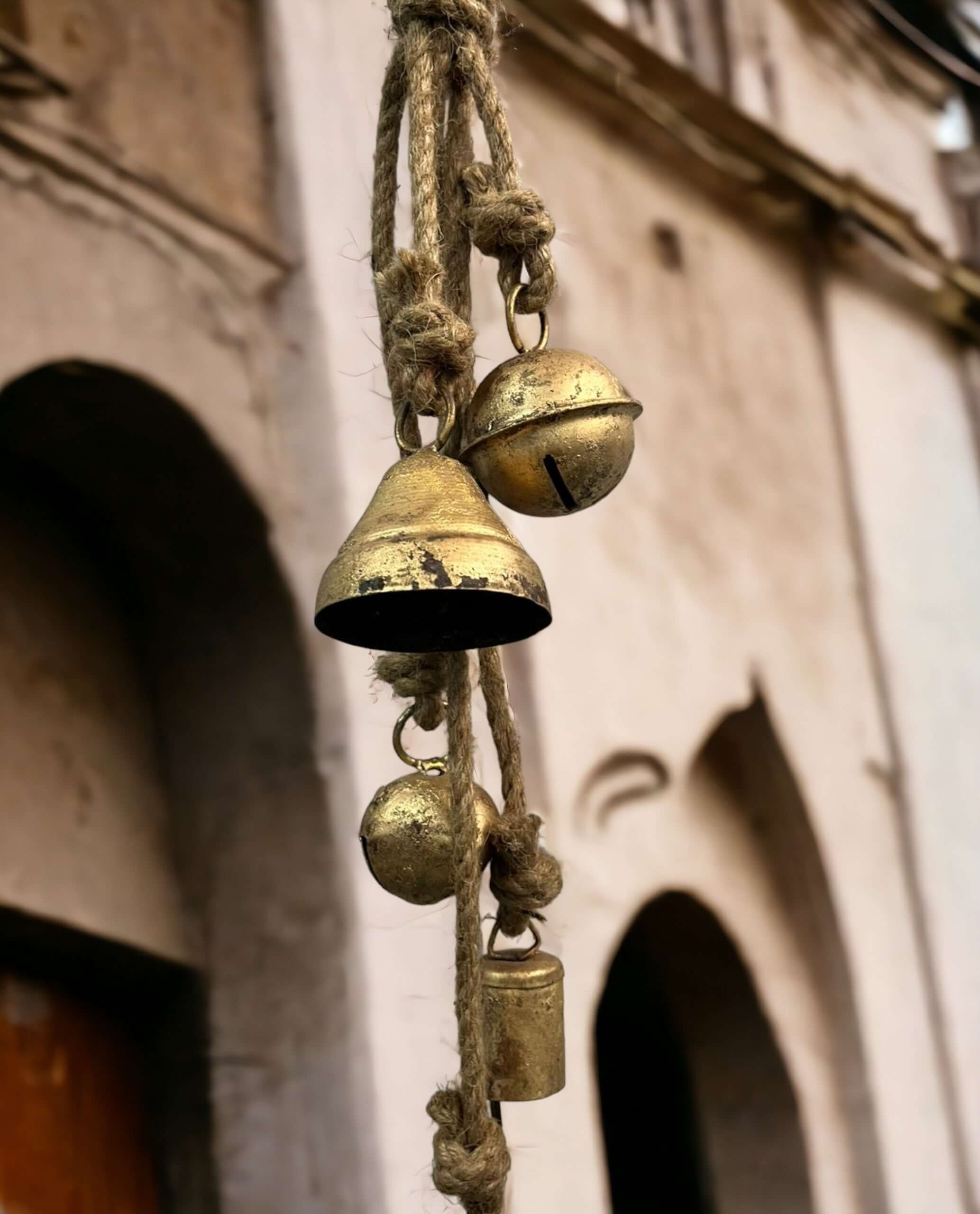 Rustic Harmony Jingle Bells Cluster - Vintage Décor