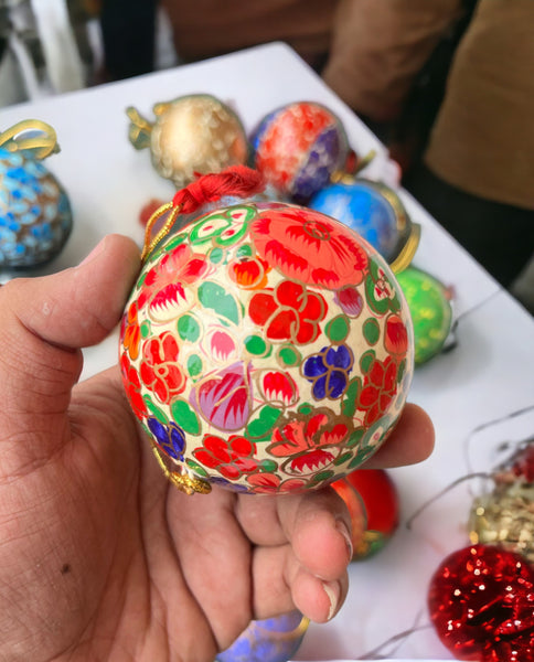 Home Decoration Ornaments Paper Mache Balls , Christmas Gifts , X-Mas Tree Ornaments Hand Painted Colourful Balls