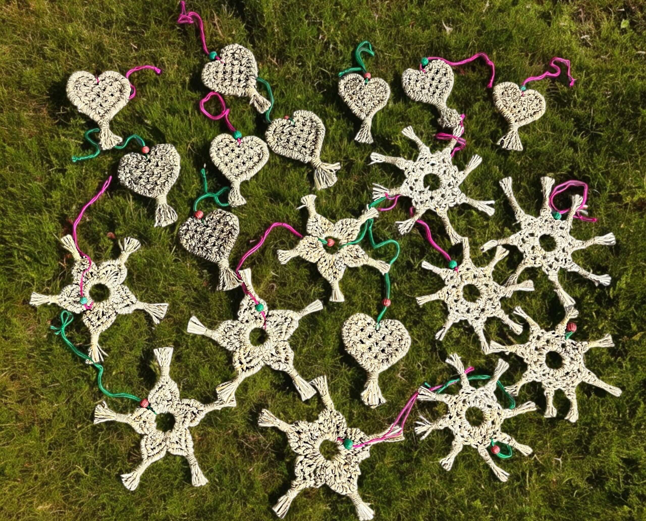 Handwoven heart and star decoration ornaments made from banana fibre, eco-friendly, for Christmas tree decor, set of 50 pieces.