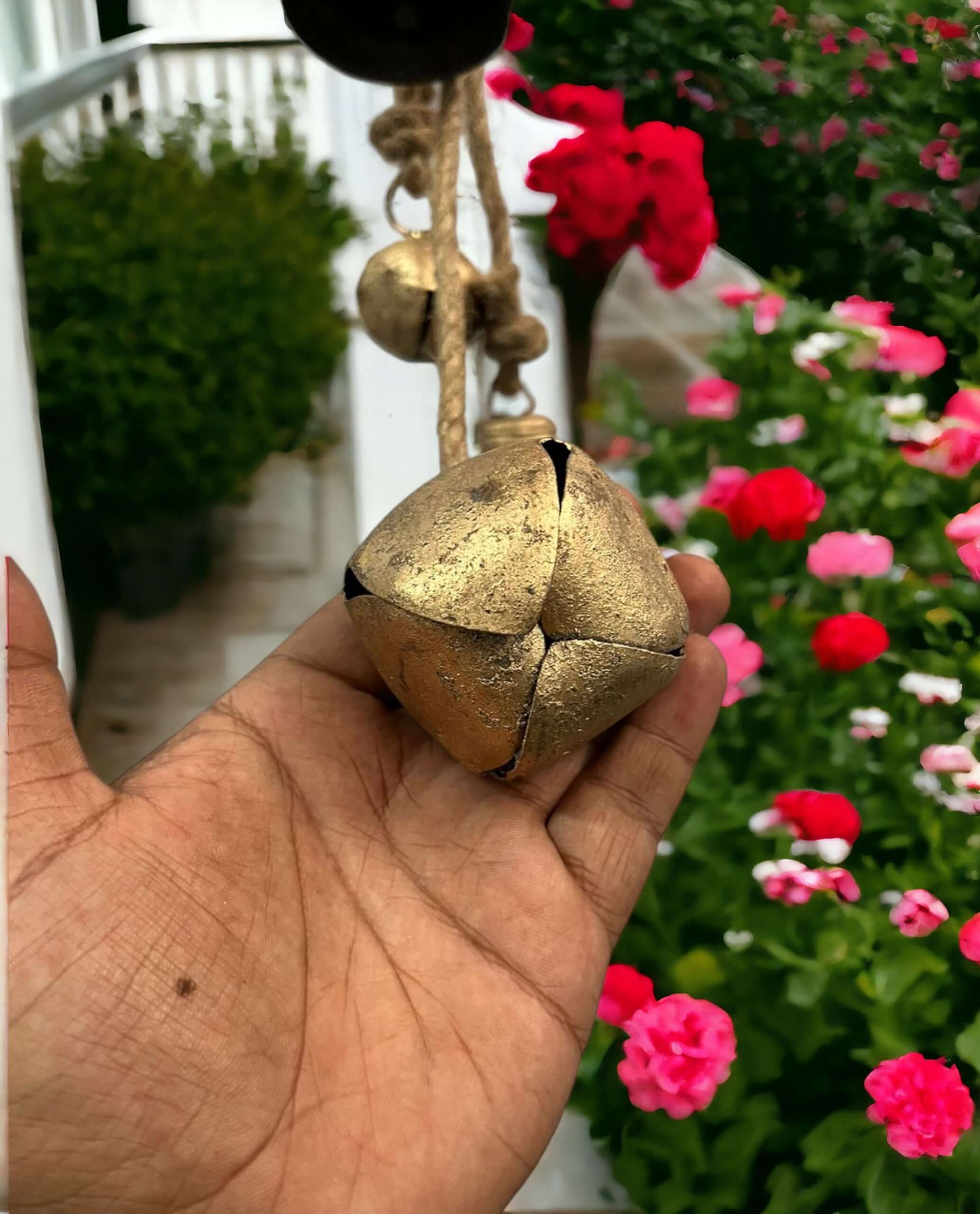 Rustic Harmony Jingle Bells Cluster - Vintage Décor