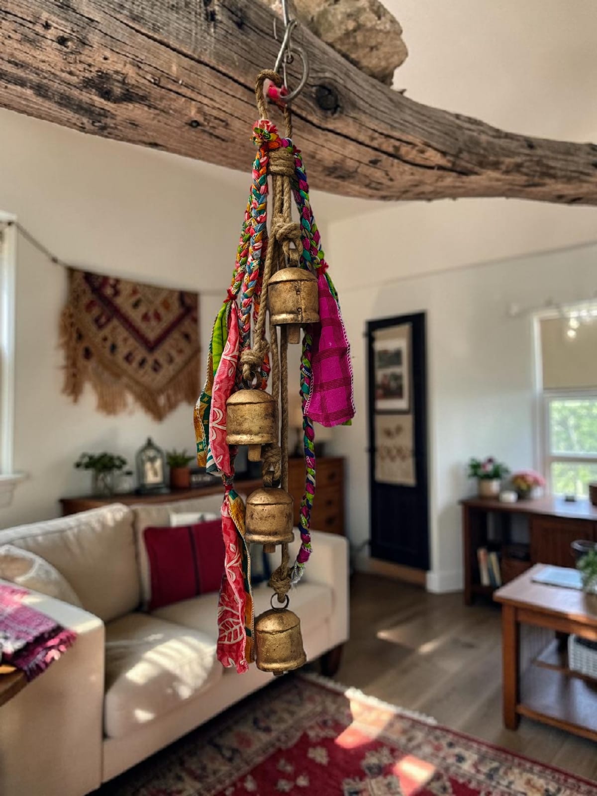 Mango Gifts Rustic Iron 4 Vintage Metal Bells Hanging Windchime with Rope Relaxing Tranquil Wind Chimes 72 cm Height (Copy)