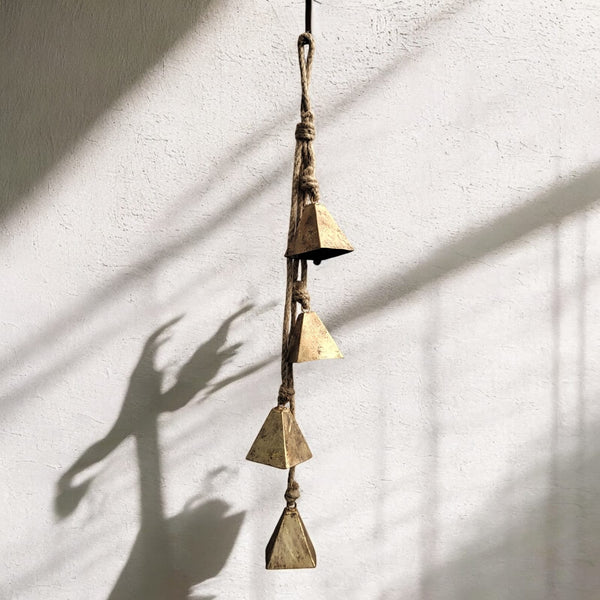 Mango Gifts Rustic Iron 4 Vintage Metal Bells Hanging Windchime with Rope Relaxing Tranquil Wind Chimes 72 cm Height