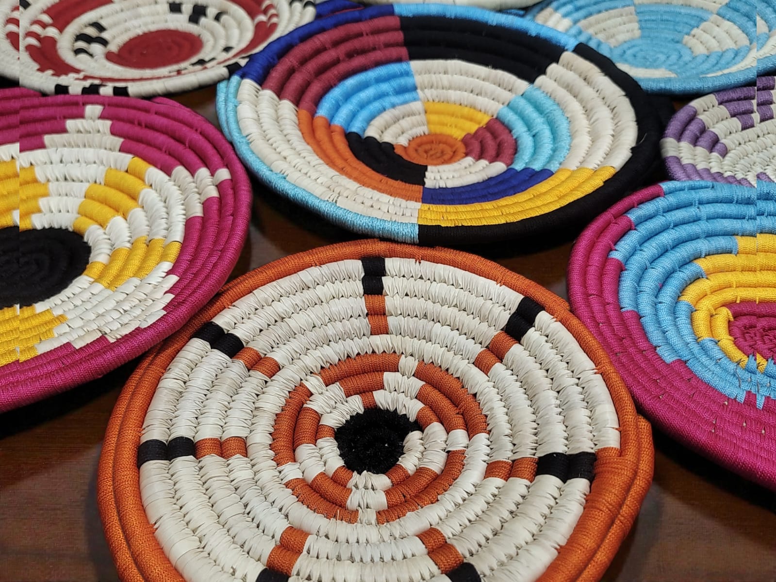 Bohemian Wall Basket Set | 17 Pieces Hand-Woven Sabai Grass Wall Hangings | Stylish Boho Decor for Living Room, Bedroom, Dining Room, Kitchen & Entryway