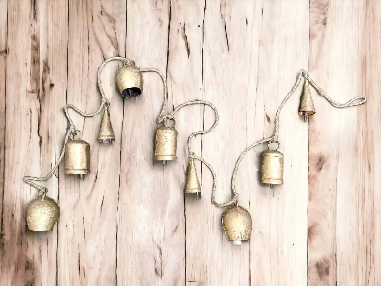 9 Vintage Cow Bells on Rope Garland Farmhouse Outdoor Patio Party Décor 162 cm Set of 5 Pieces