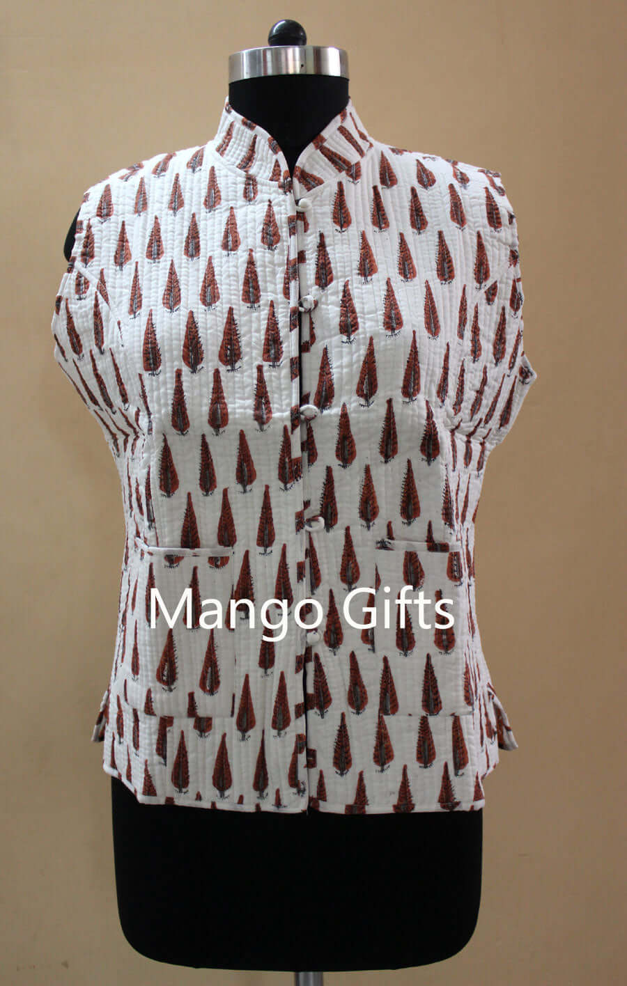 Discover our lightweight, stylish quilted jacket with pockets. Perfect for any season! Contact us for order inquiries.