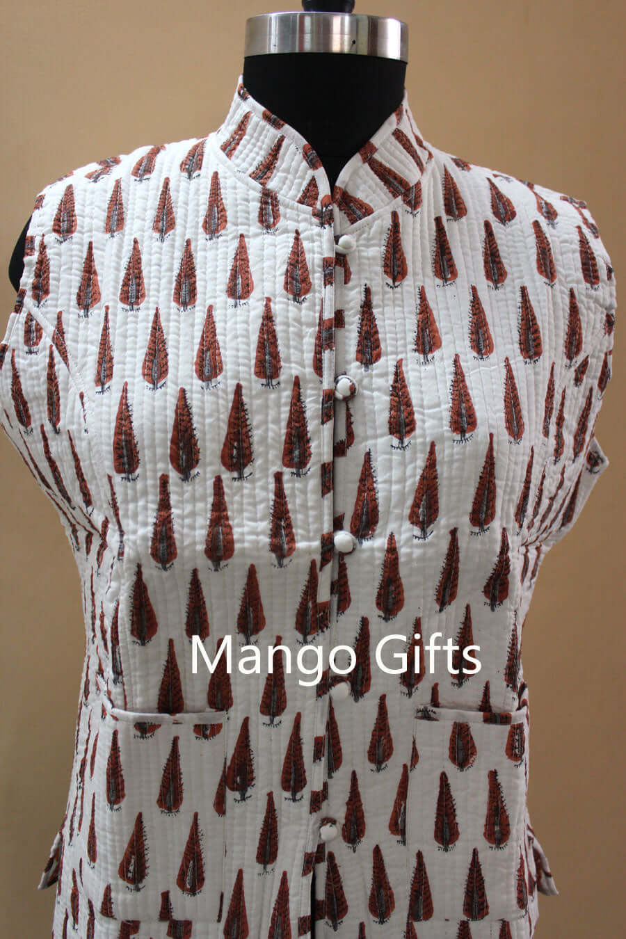 Discover our lightweight, stylish quilted jacket with pockets. Perfect for any season! Contact us for order inquiries.