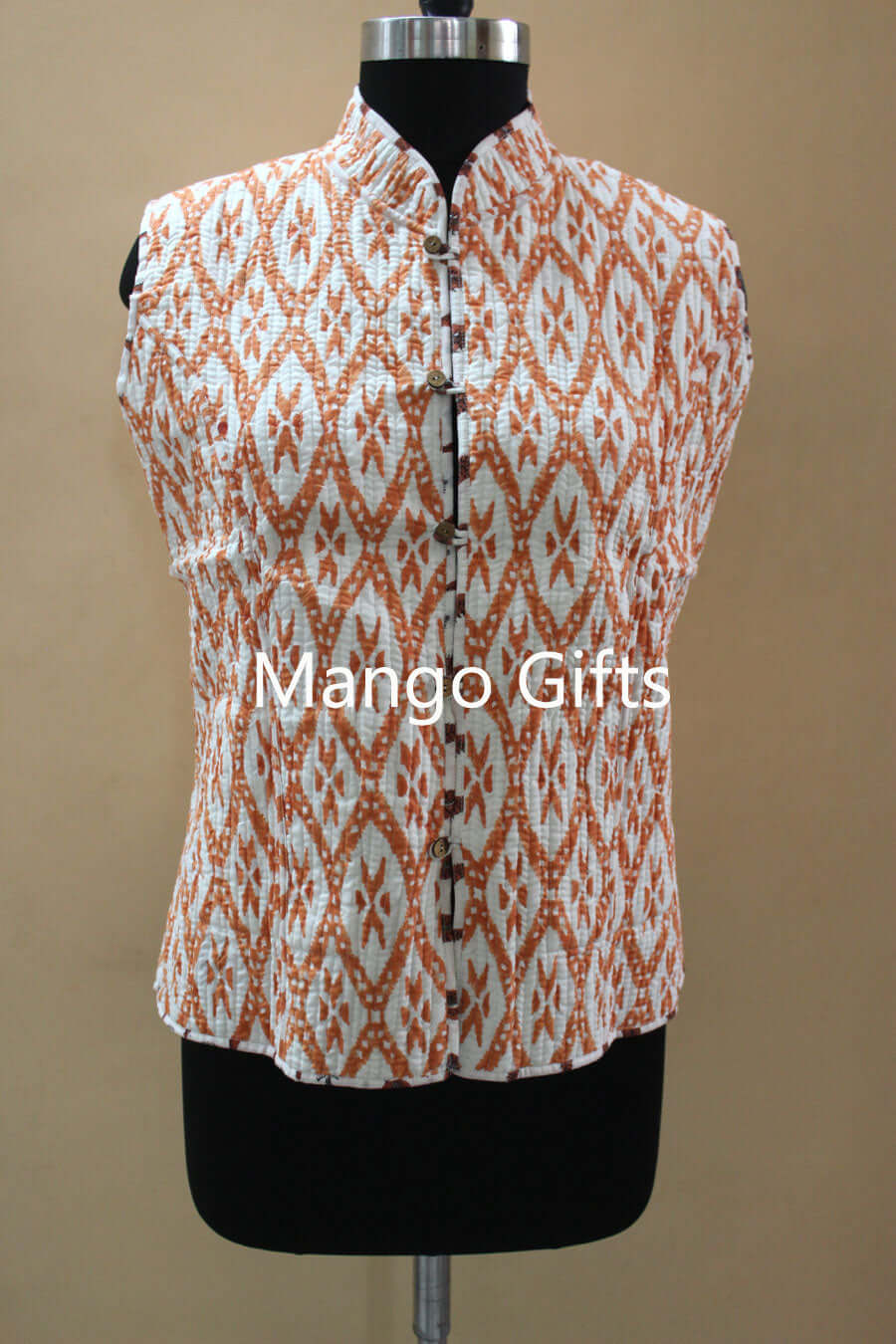 Discover our lightweight, stylish quilted jacket with pockets. Perfect for any season! Contact us for order inquiries.