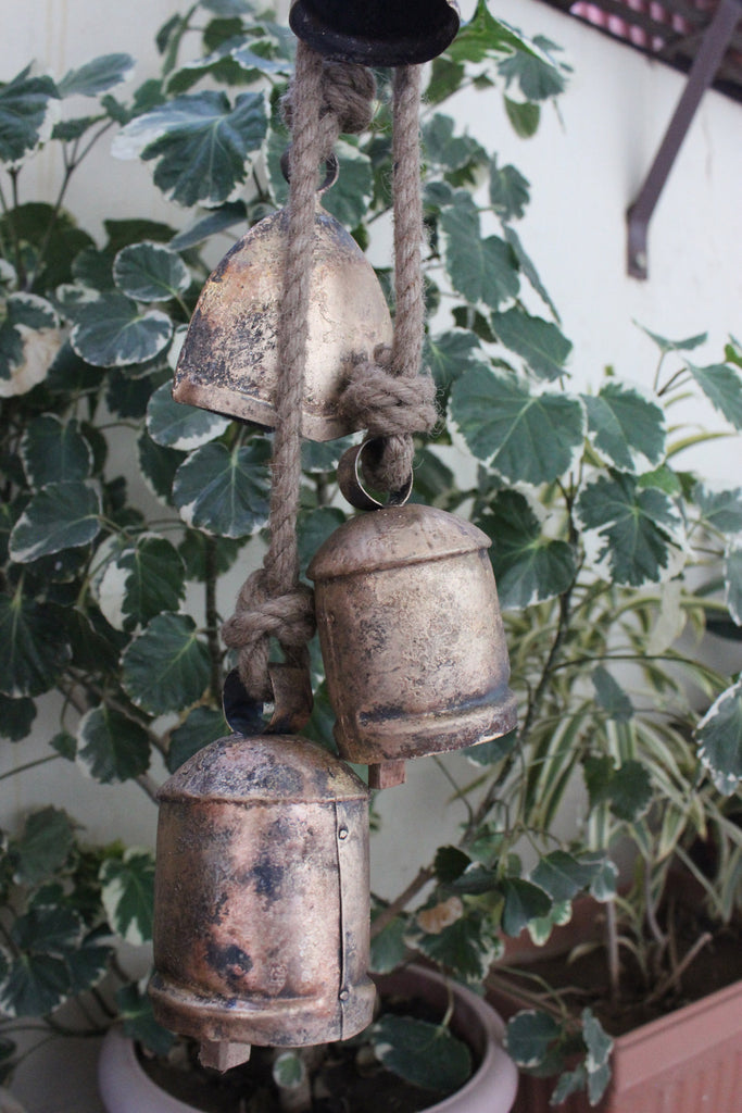 4 Gaint Rustic Iron Cow Bells Hanging Chime `Garden Outdoor Patio