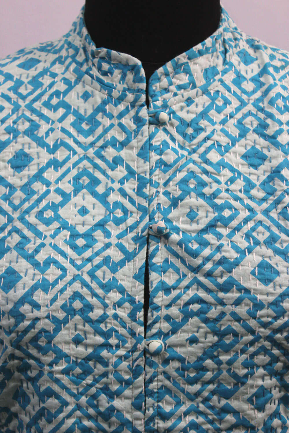 Explore our lightweight 100% cotton jacket with unique prints. Perfect for fashionable comfort. Gentle wash care.