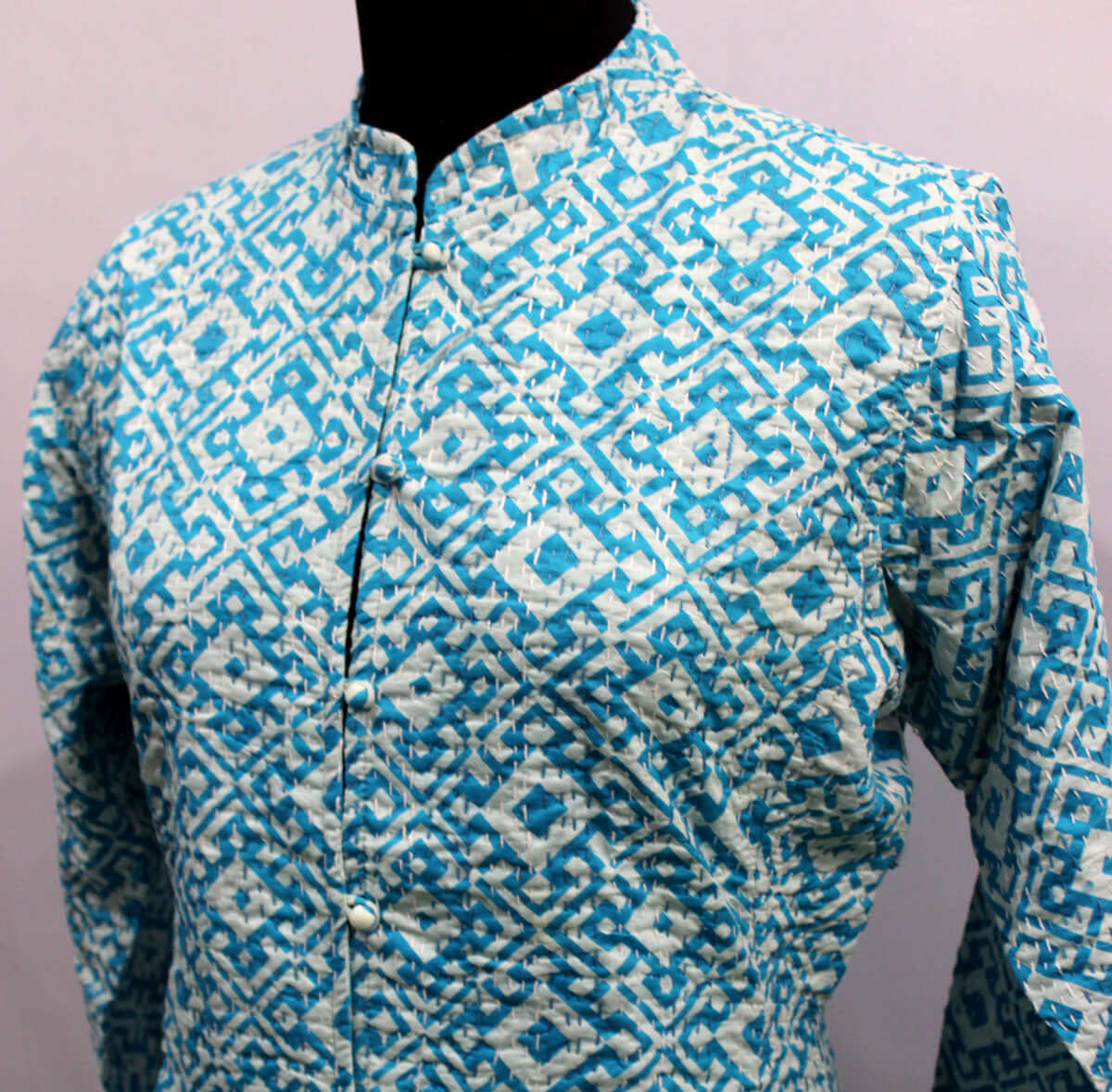 Explore our lightweight 100% cotton jacket with unique prints. Perfect for fashionable comfort. Gentle wash care.