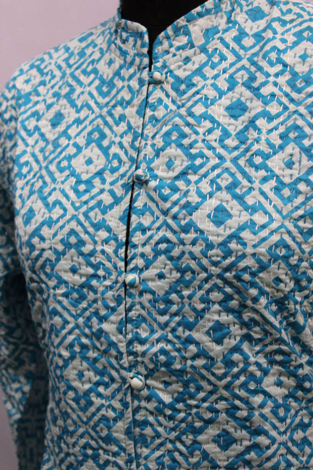 Explore our lightweight 100% cotton jacket with unique prints. Perfect for fashionable comfort. Gentle wash care.