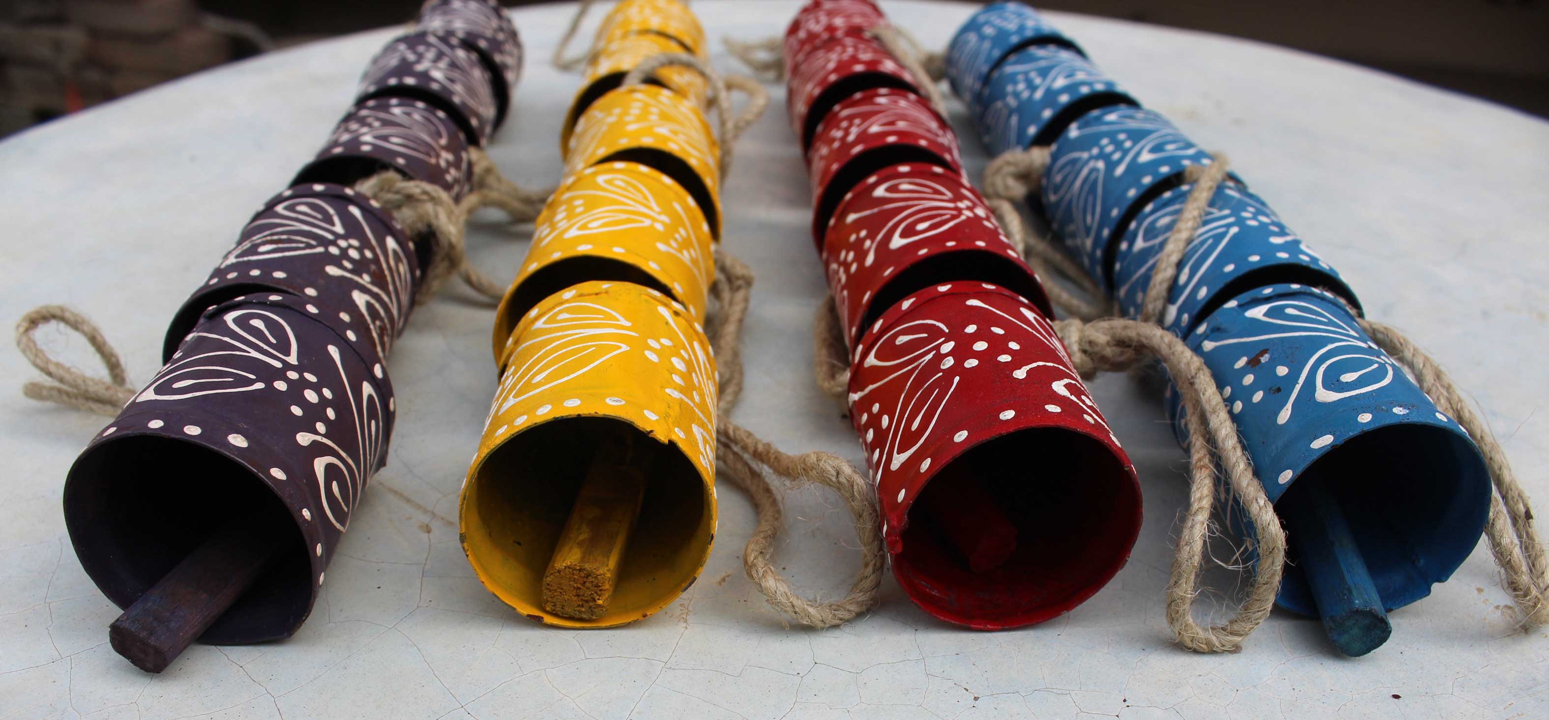 Elevate your decor with our 2.5" hand-painted bells. Perfect for X-Mas, weddings, and gardens. Enjoy soothing sounds and vibrant colors!