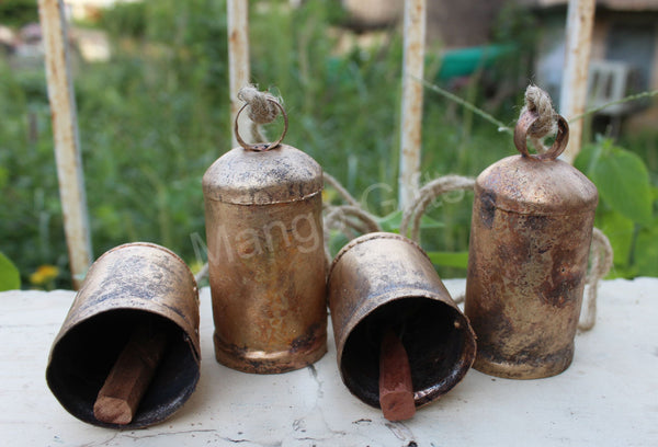 4 Harmony Bells Antique Look Cow Bell Chimes with Wooden Clapper 100 cm length Garden Outdoor Farmhouse Décor