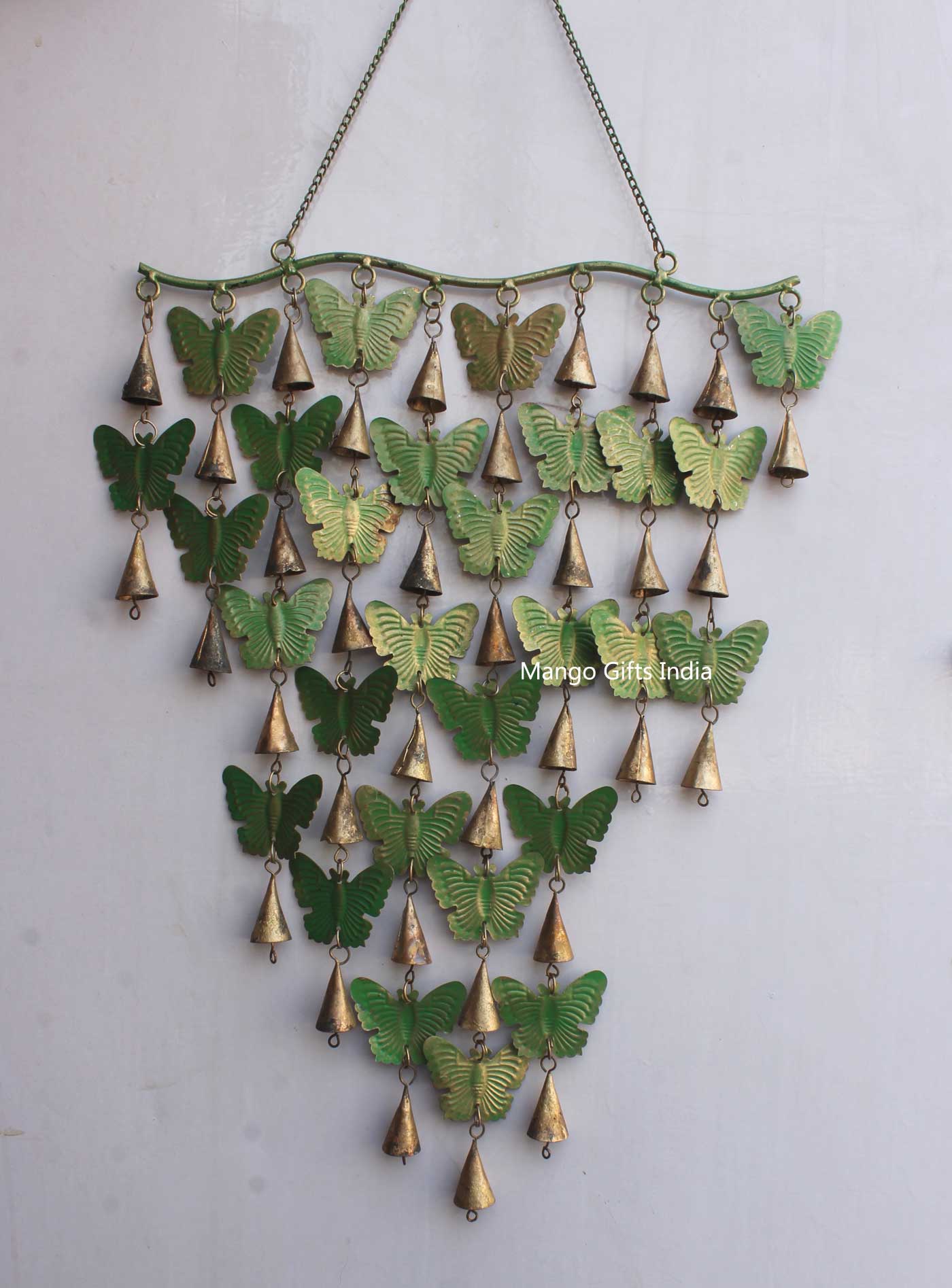 Enhance your space with this green 28 butterflies wind chime, perfect for indoor and outdoor decoration. Tinkling bells create a soothing ambiance.