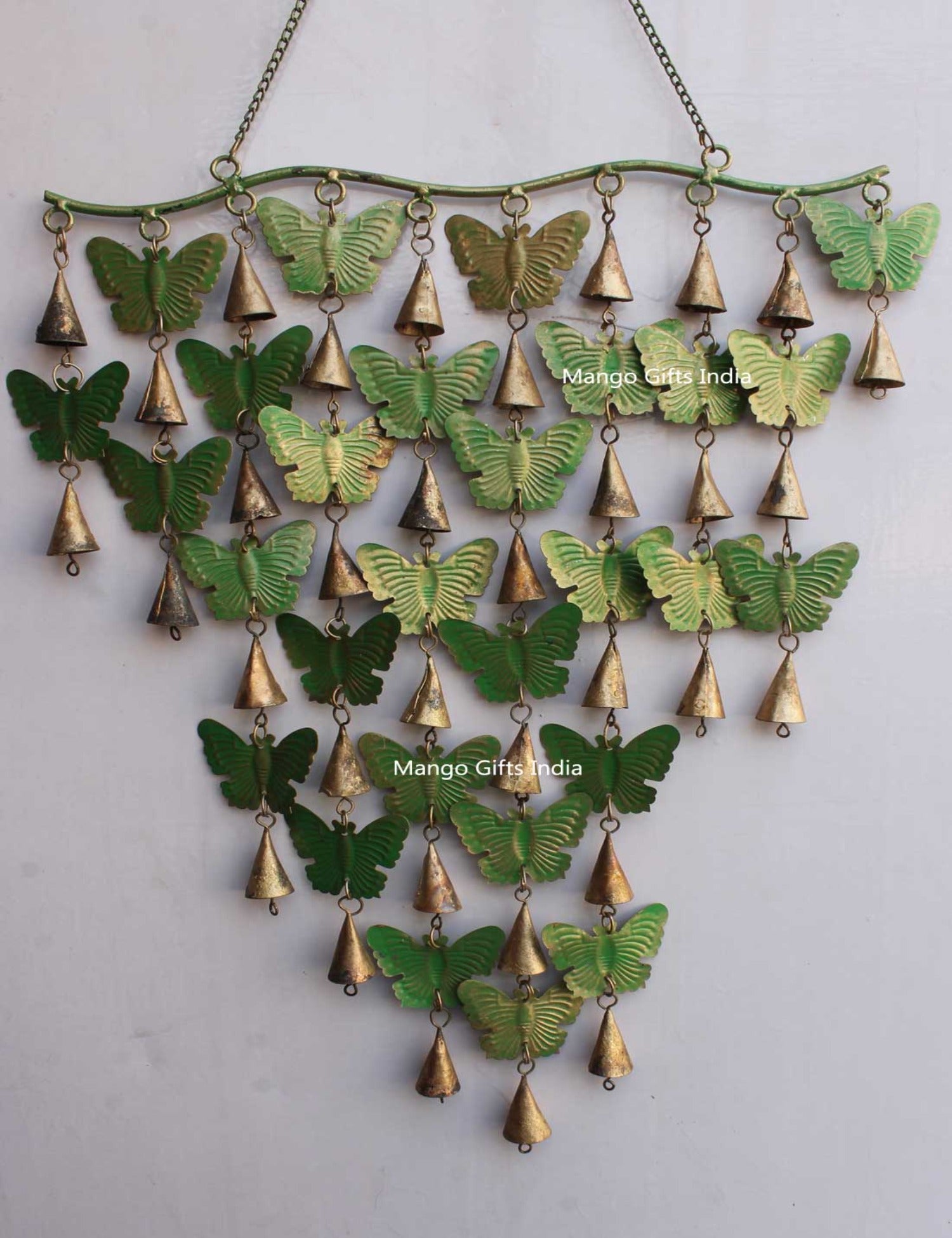 Enhance your space with this green 28 butterflies wind chime, perfect for indoor and outdoor decoration. Tinkling bells create a soothing ambiance.