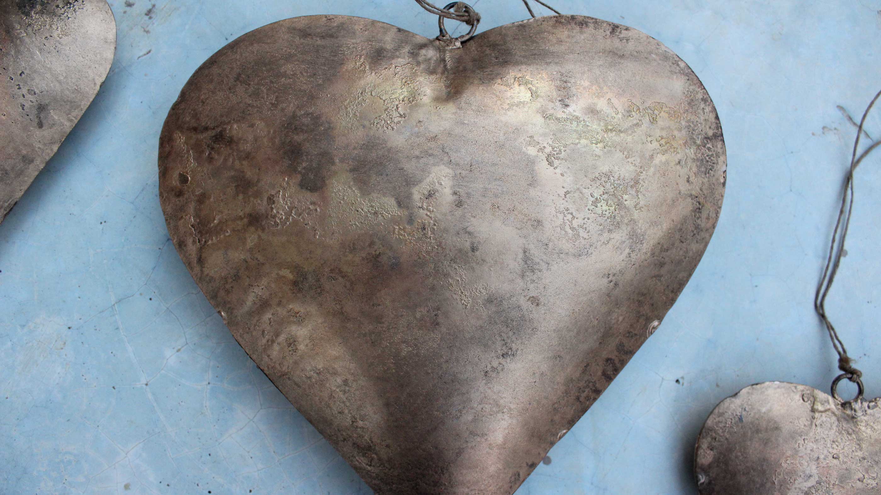 Handmade Indian metal crafts. Large, charming heart hangings made from recycled iron—perfect love gifts for weddings.
