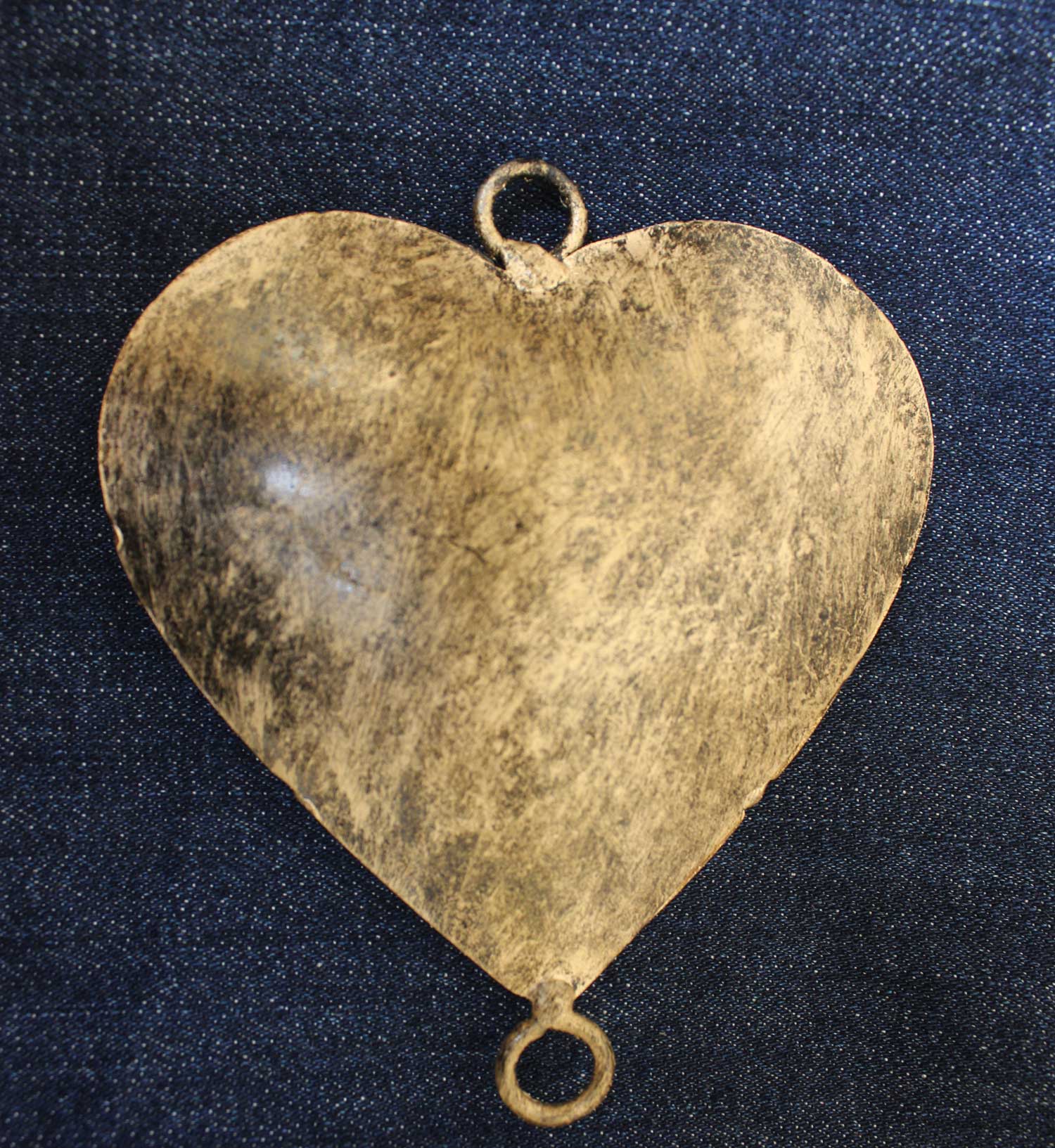 Handmade gold and silver hearts, perfect for crafts. 200 pieces wholesale with antique finish. Ideal for chimes, garlands, and decorations.