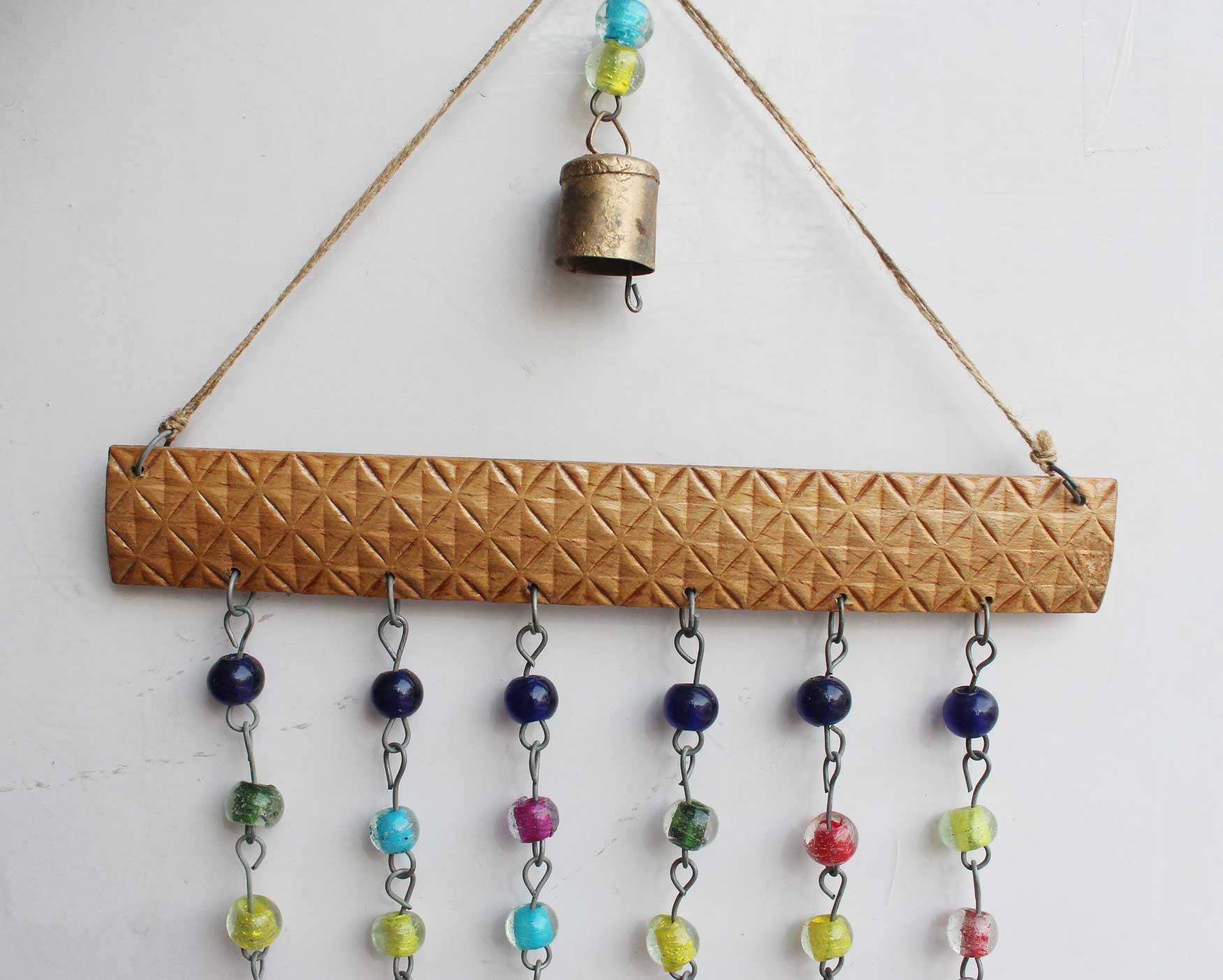 Discover our unique beaded iron windchime, ideal for any occasion. Handmade with love, this decorative piece is perfect for your space!