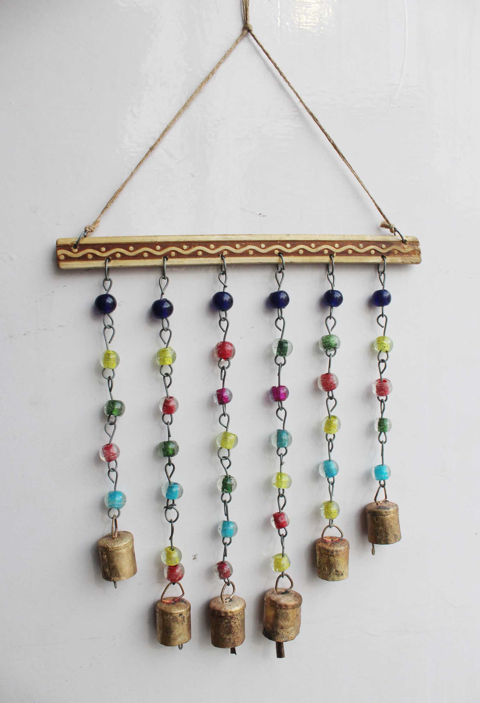 Discover our unique beaded iron windchime, ideal for any occasion. Handmade with love, this decorative piece is perfect for your space!