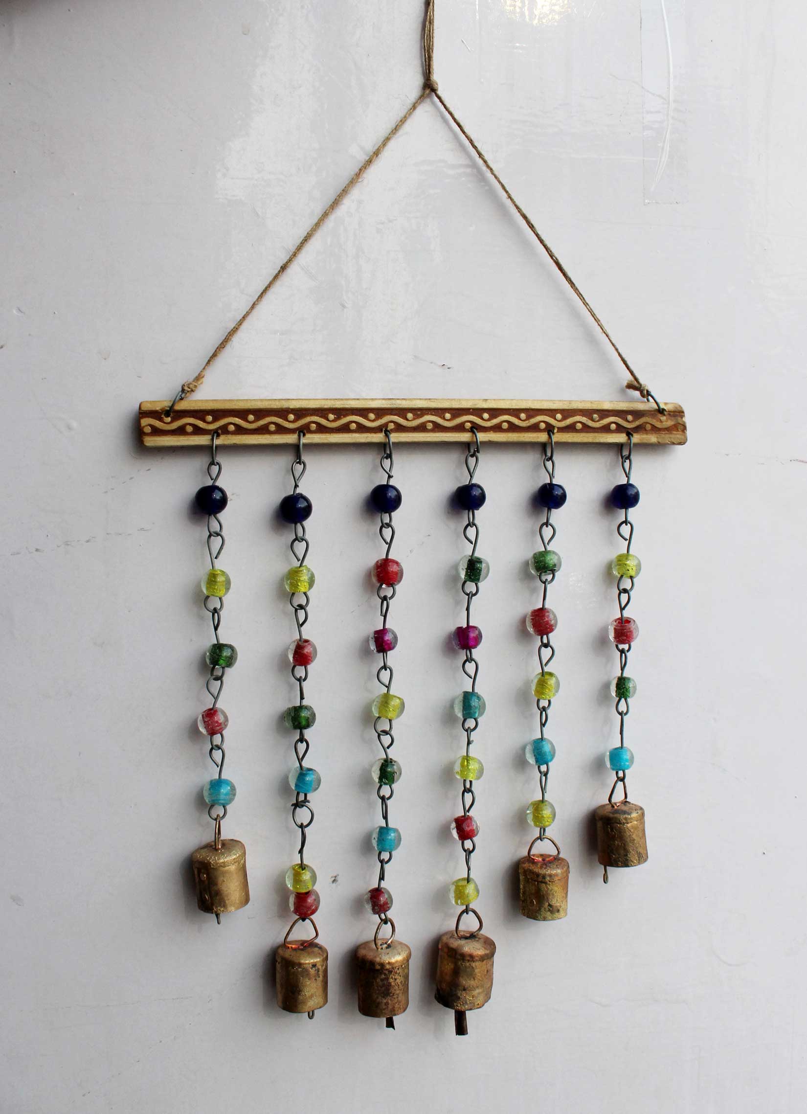 Discover our unique beaded iron windchime, ideal for any occasion. Handmade with love, this decorative piece is perfect for your space!