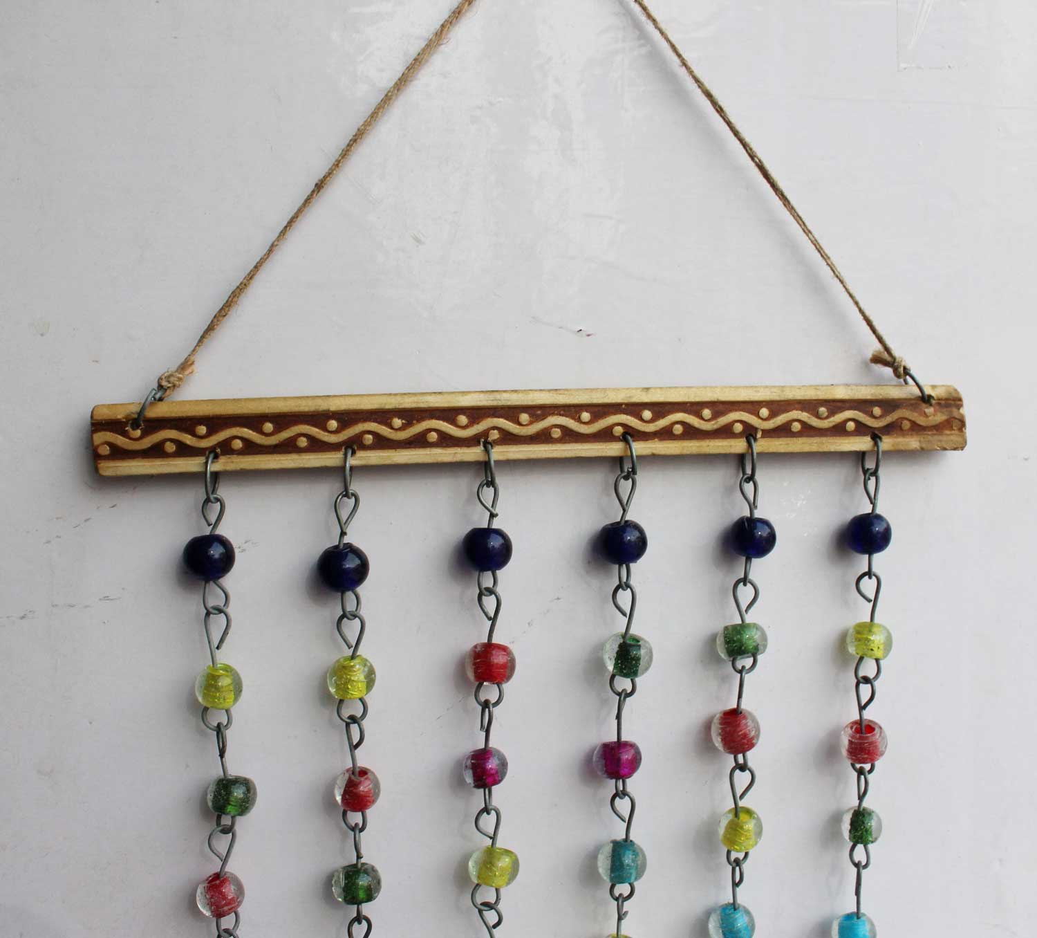 Discover our unique beaded iron windchime, ideal for any occasion. Handmade with love, this decorative piece is perfect for your space!