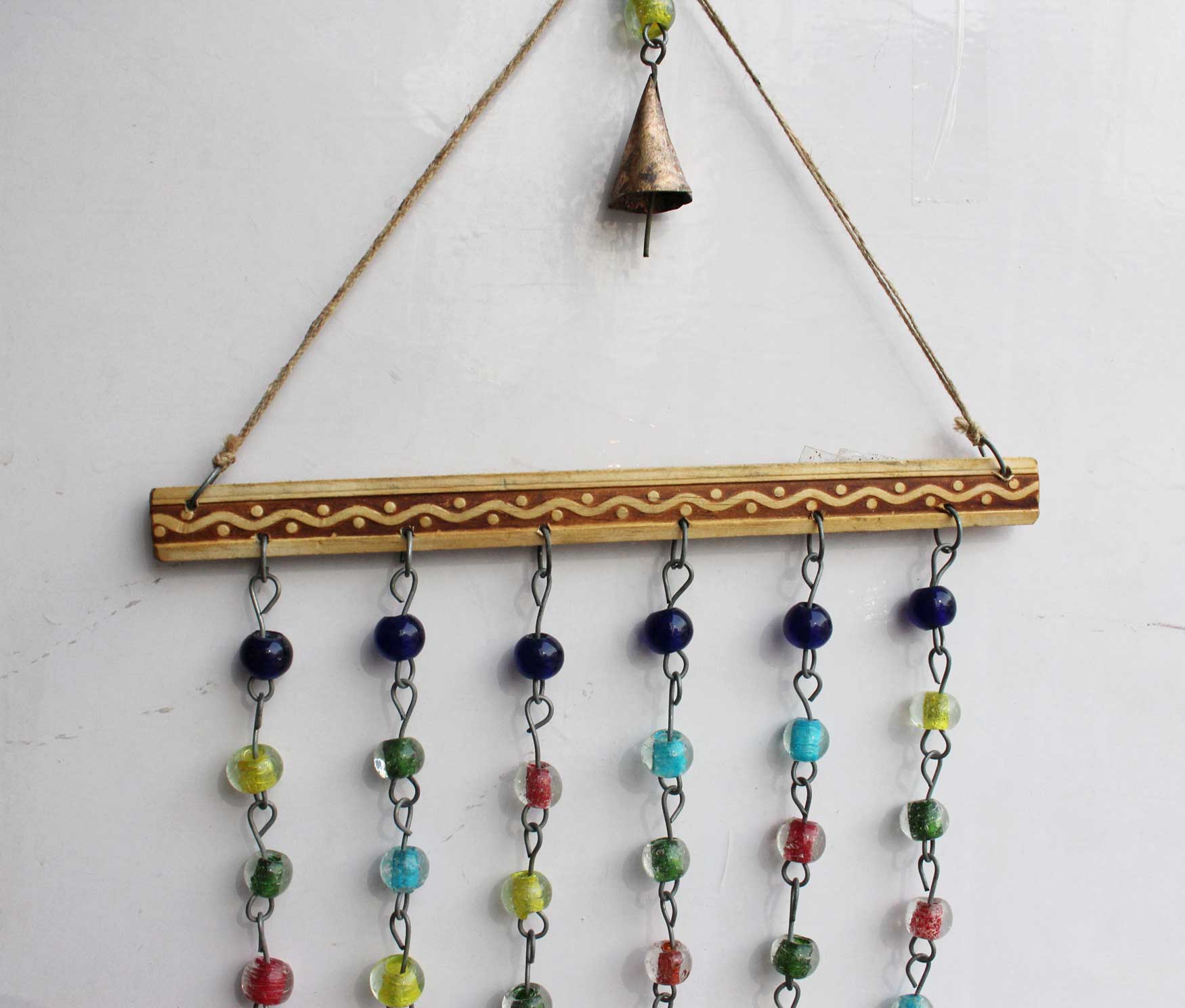 Discover our unique beaded iron windchime, ideal for any occasion. Handmade with love, this decorative piece is perfect for your space!