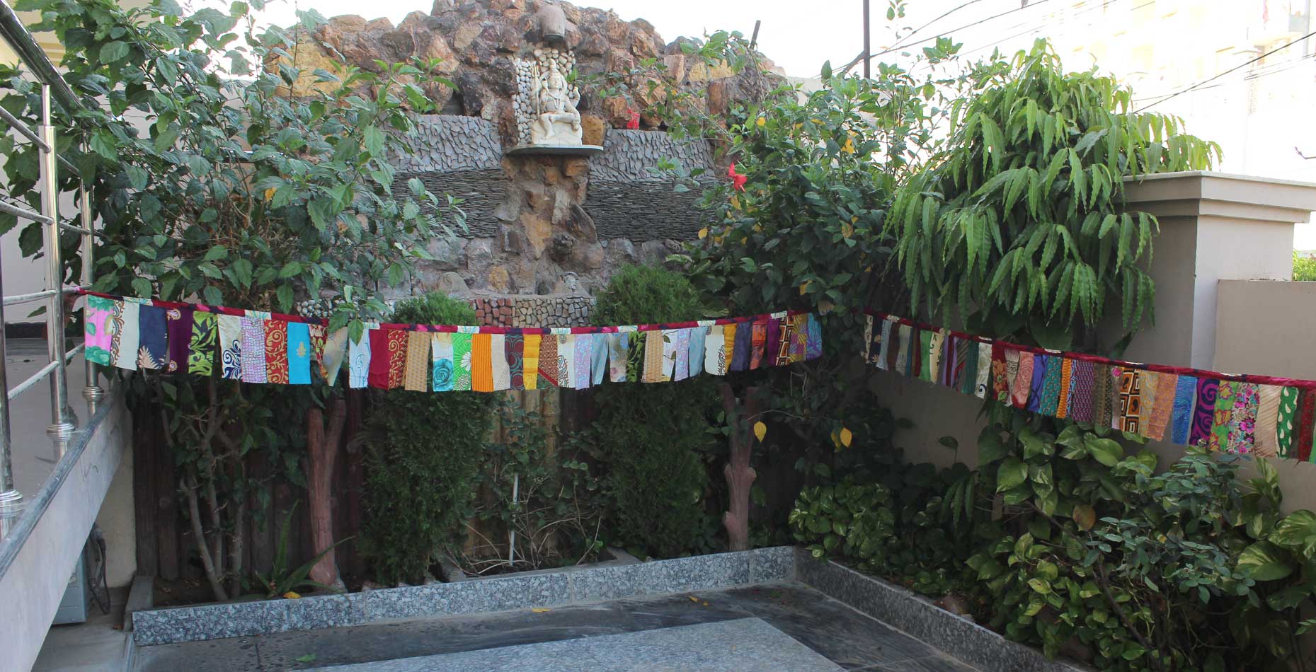 Mango Gifts Handmade Multicolour Indian Vintage Recycled Sari Saree Large Flag Bunting Garlands for Party Garden Outhouse and Patio Decoration