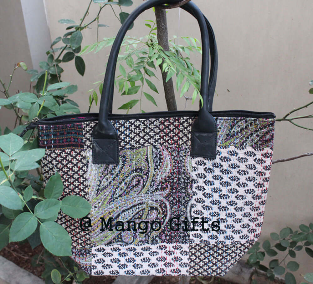 Discover our Vintage Tota Rug Bag, perfect for shopping and picnics. Handmade in India with a stylish black-beige design.