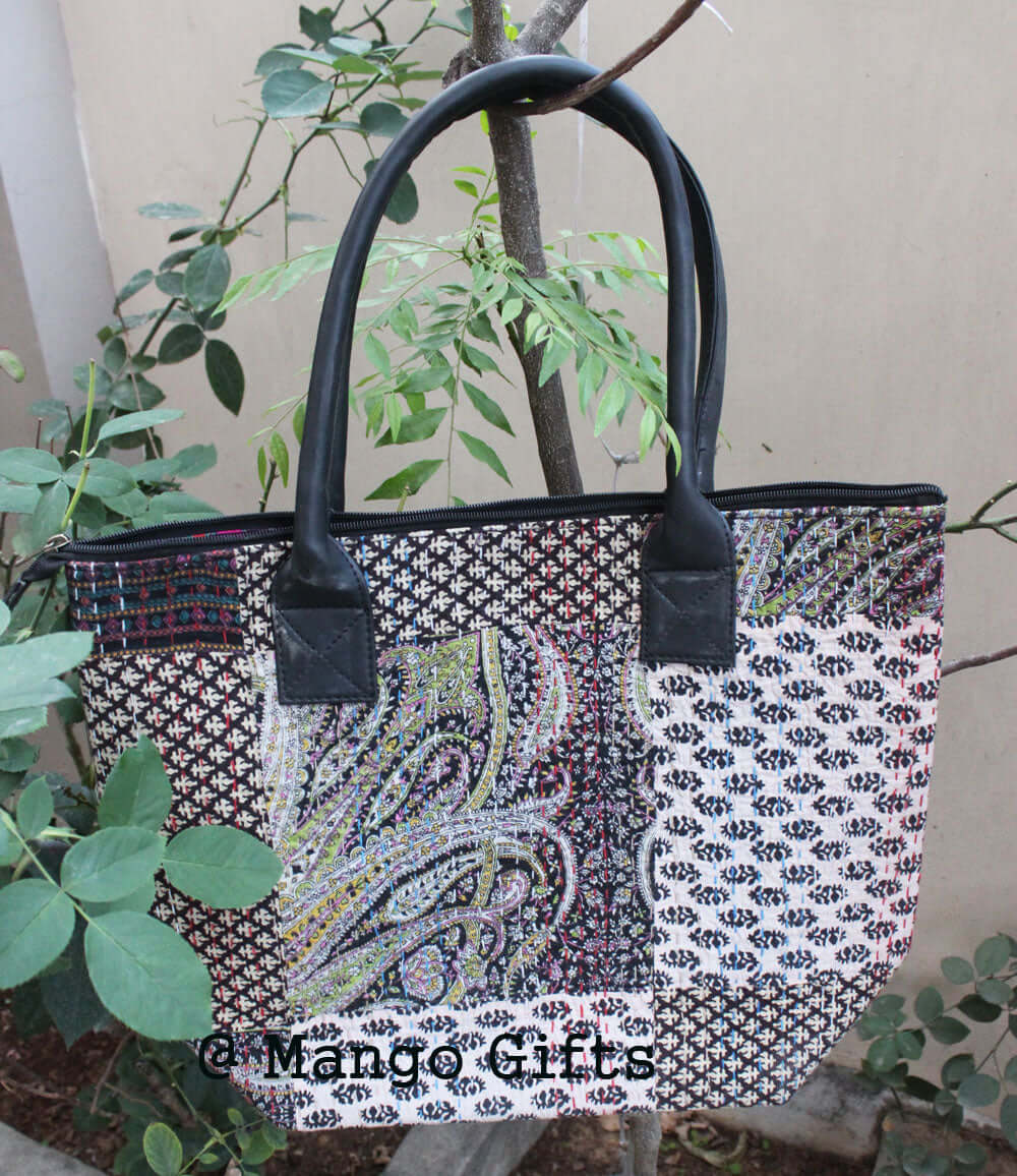 Discover our Vintage Tota Rug Bag, perfect for shopping and picnics. Handmade in India with a stylish black-beige design.