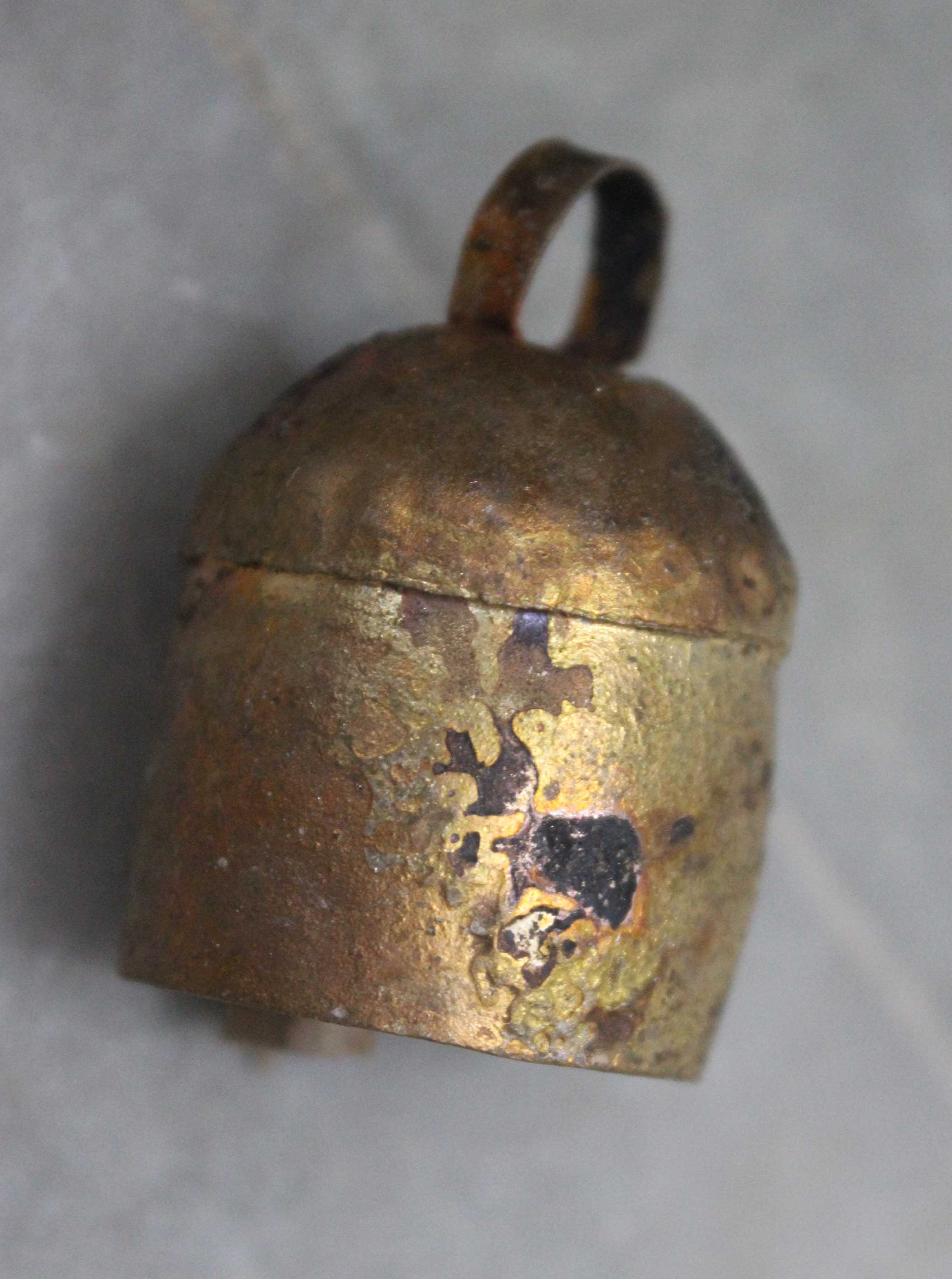 Explore our unique 2" rustic tin bells made from recycled iron with a vintage finish. Perfect for DIY projects and wall hanging decor!