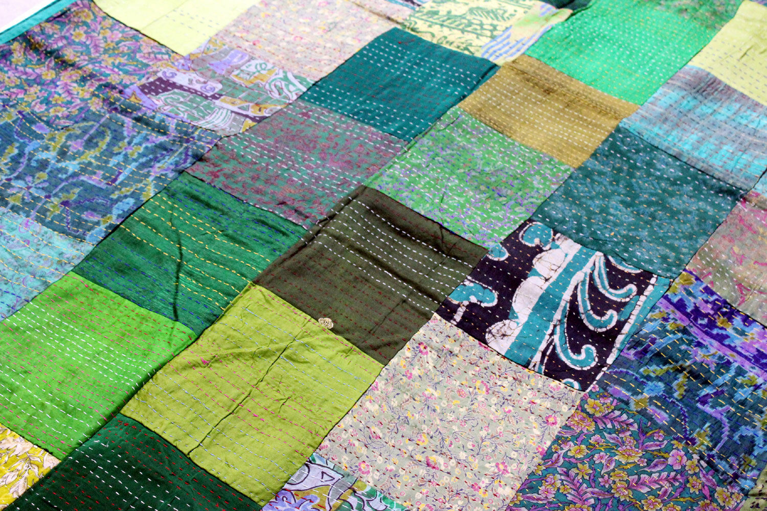 Vintage Indian Silk Sari Kantha Patchwork Quilt Gudri Bedspread Ralli Bed cover - Mangogiftsstore