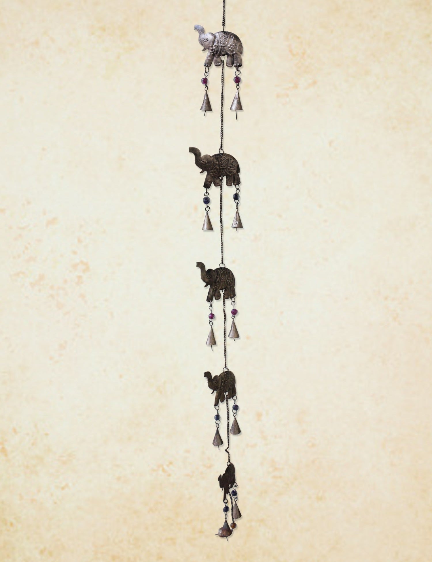 Enhance your garden with our 130 cm elephant wind chime. Handmade, recycled materials, sounds beautiful! Perfect outdoor decor.