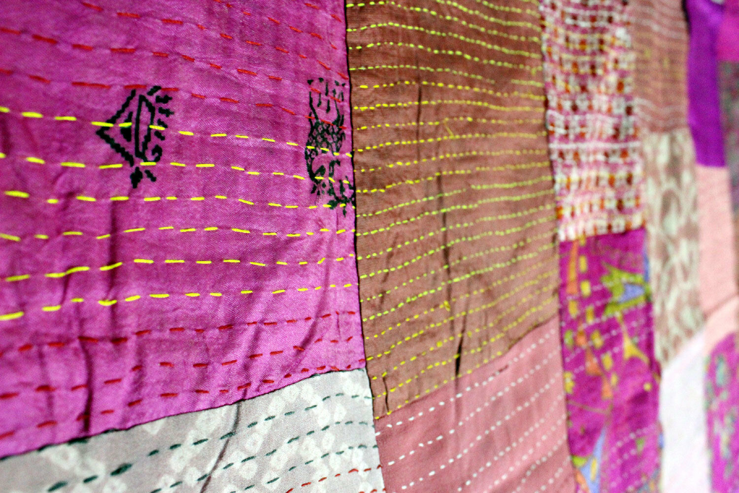 Vintage Indian Silk Sari Kantha Patchwork Quilt Gudri Bedspread Ralli Bed cover - Mangogiftsstore